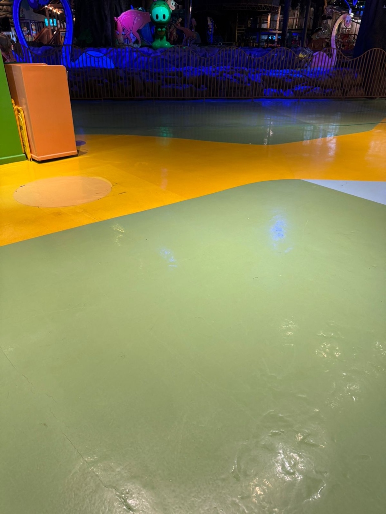 Piso Monolítico em Parque de Diversões - Acabamento e Brilho